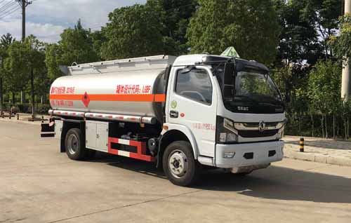 楚飛牌CLQ5120GYY6E型運(yùn)油車(chē)