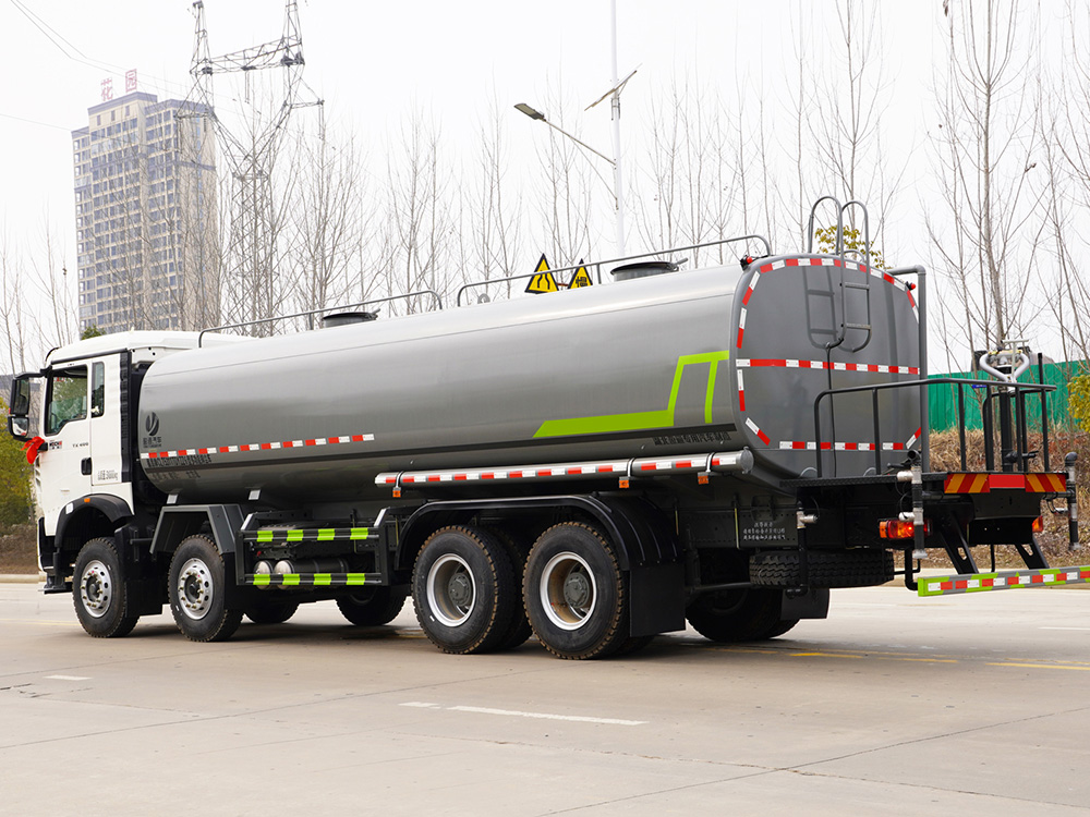 CLT5311TDYZZ6型多功能抑塵車(chē) 豪沃