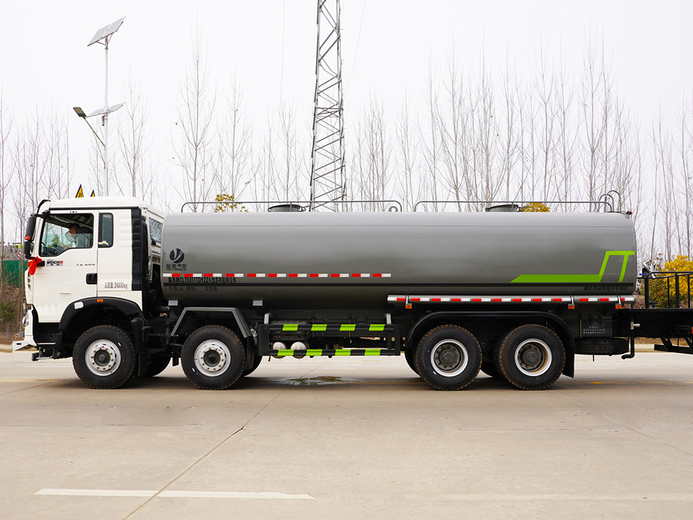 CLT5311TDYZZ6型多功能抑塵車(chē) 豪沃